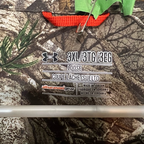 Under Armour camo shirt. Bundle $10 items at 2/$10 - Picture 2 of 5